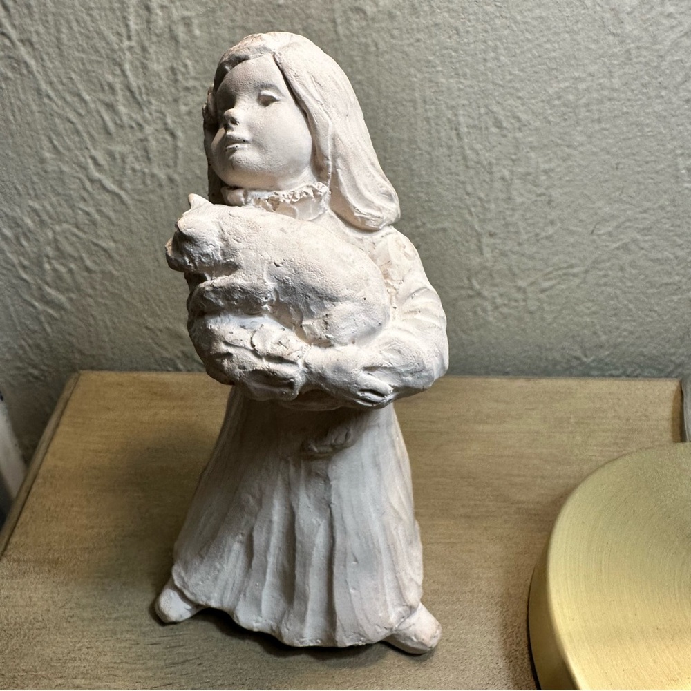 Figurine Girl with Cat Bright Eyes by Dee Crowley 1987 Austin Productions